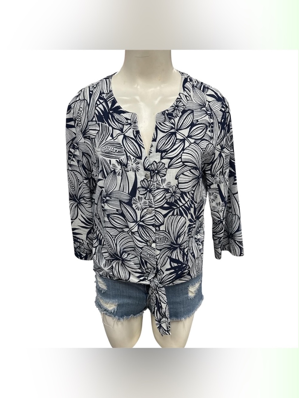 hearts of palm Navy and White Floral Tie-Front Blouse Size M